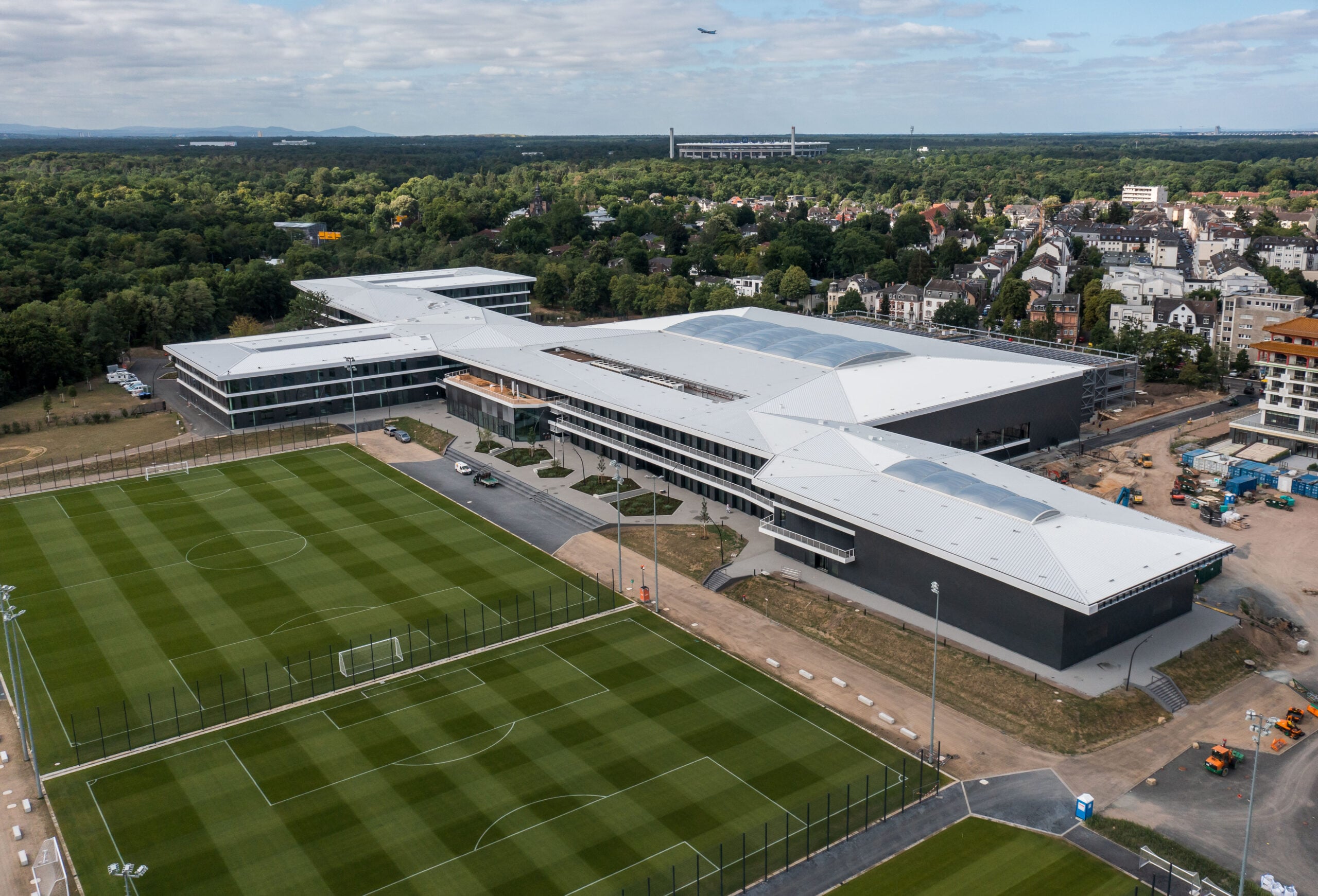DFB Campus outside