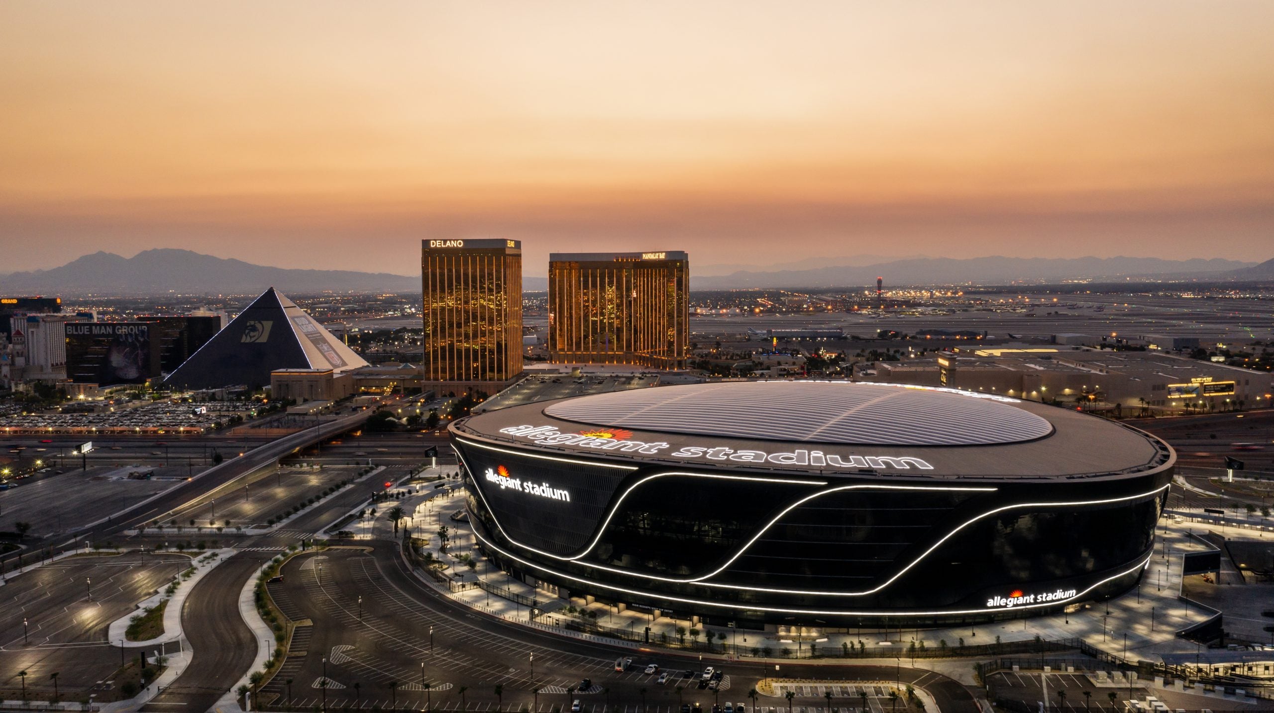 Allegiant-Stadium outside view